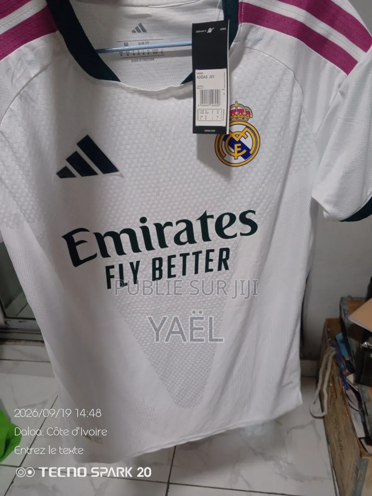 Maillot De Foot Du Real Madrid Original Logo Toujours Sous Blister