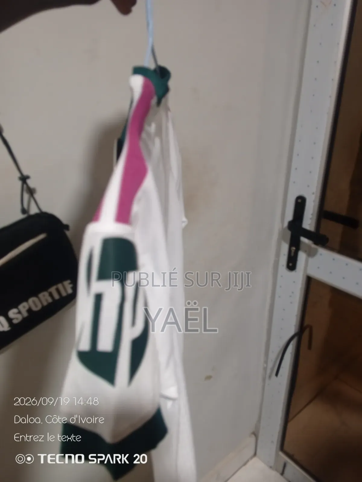 Maillot De Foot Du Real Madrid Original Logo Toujours Sous Blister
