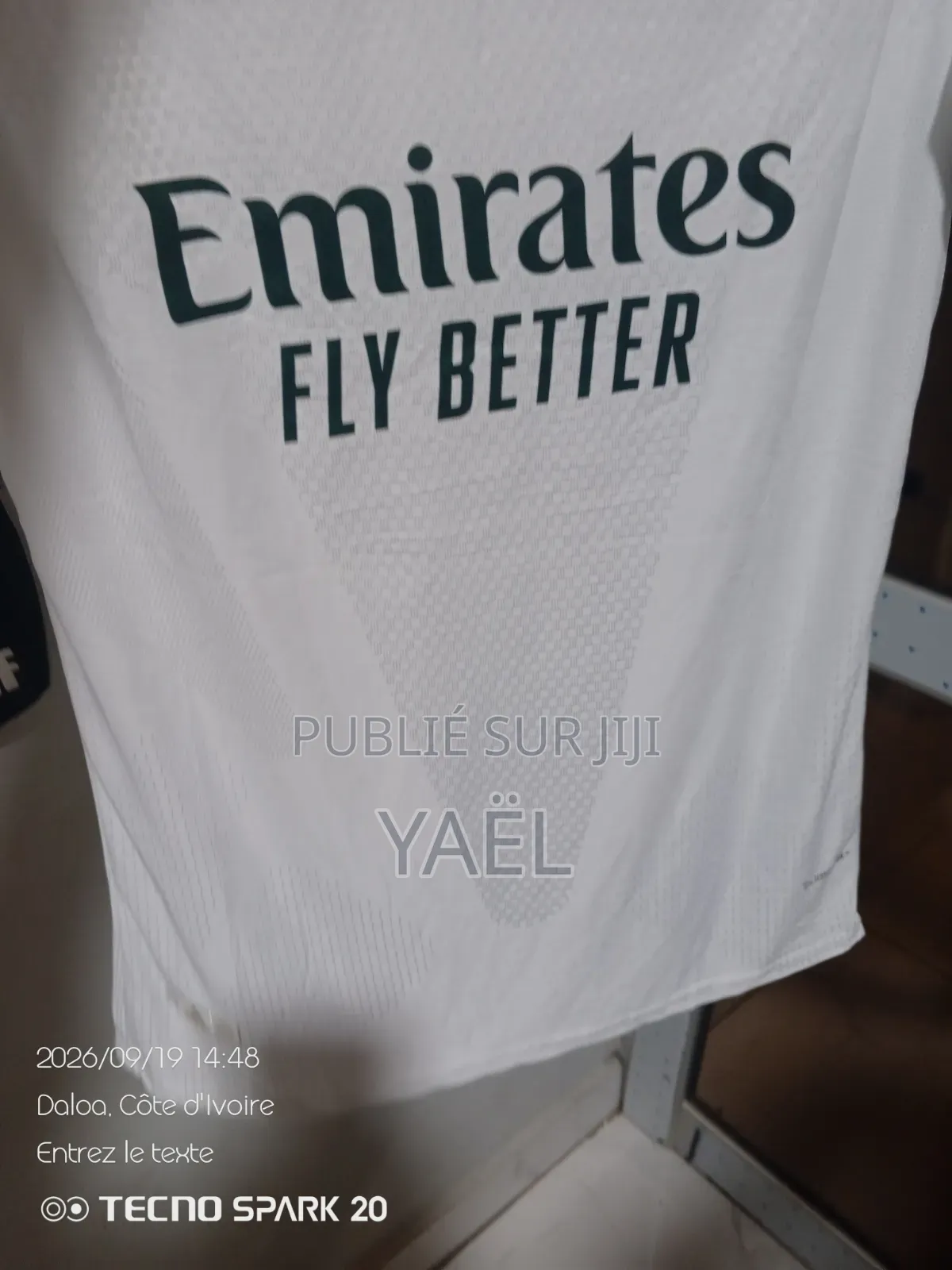 Maillot De Foot Du Real Madrid Original Logo Toujours Sous Blister