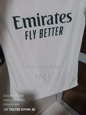 Maillot De Foot Du Real Madrid Original Logo Toujours Sous Blister
