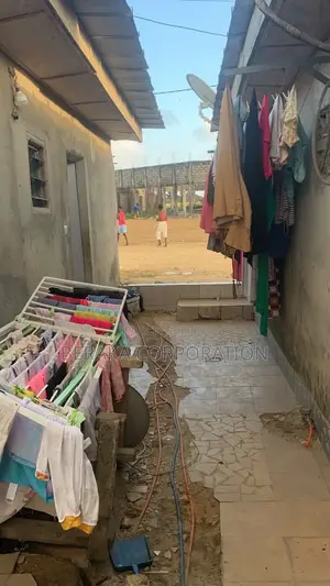 1chbre Chambre et salon dans Beraka Corporation, Bingerville à Vendre