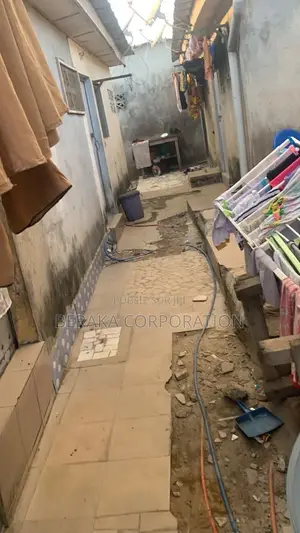 1chbre Chambre et salon dans Beraka Corporation, Bingerville à Vendre