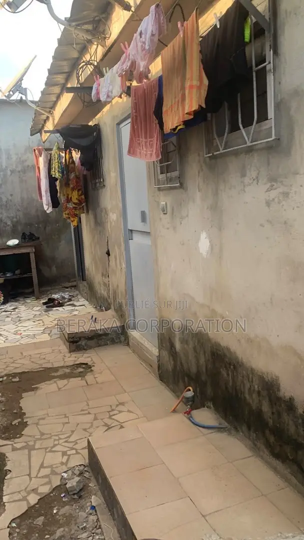 1chbre Chambre et salon dans Beraka Corporation, Bingerville à Vendre