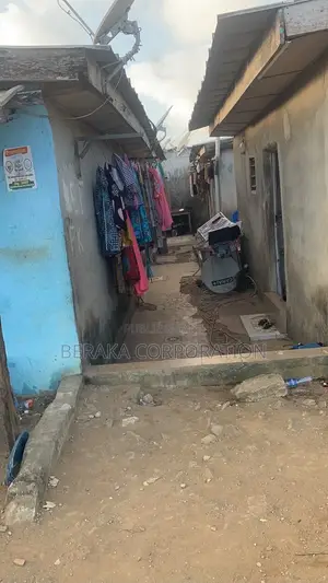 1chbre Chambre et salon dans Beraka Corporation, Bingerville à Vendre