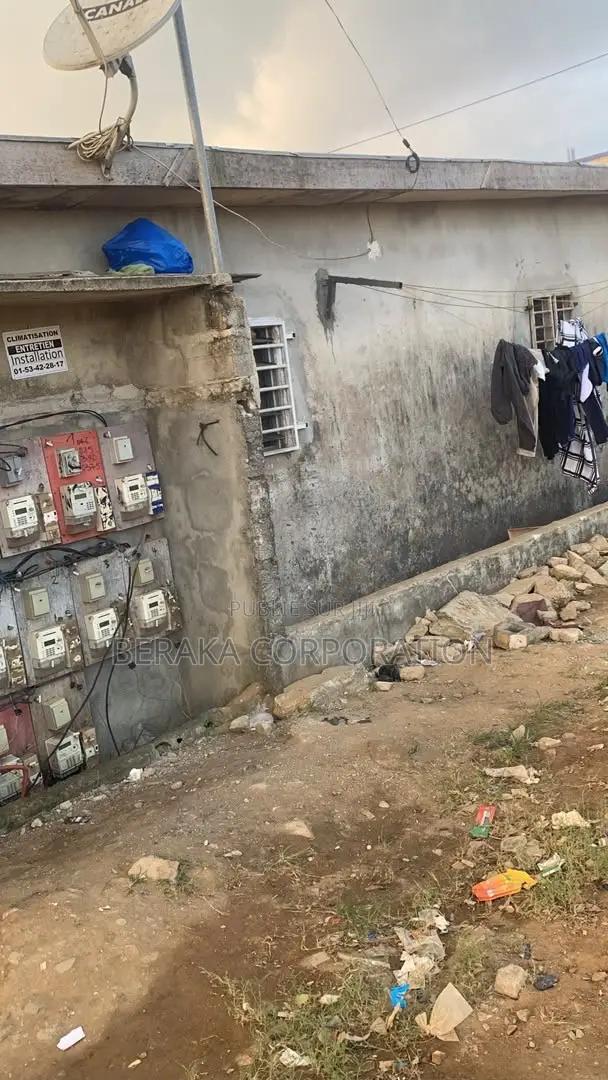 1chbre Chambre et salon dans Beraka Corporation, Bingerville à Vendre