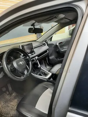 Toyota RAV4 XLE 2022 Gris