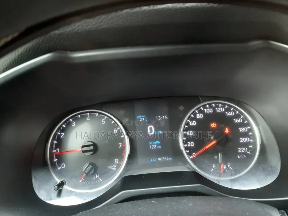 Toyota RAV4 XLE 2022 Gris