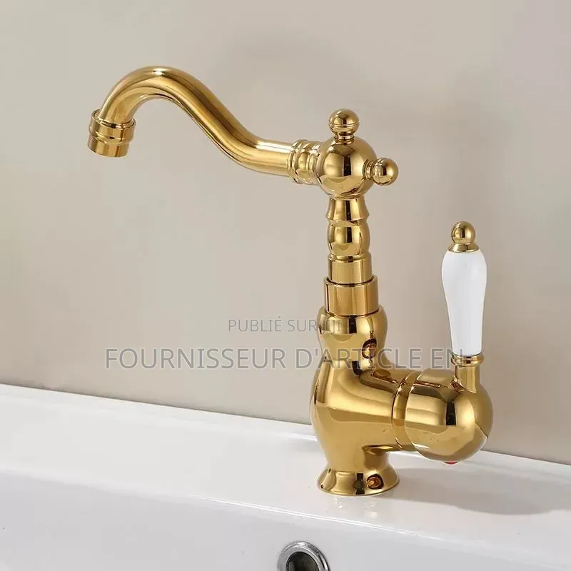Robinet De Style Antique.