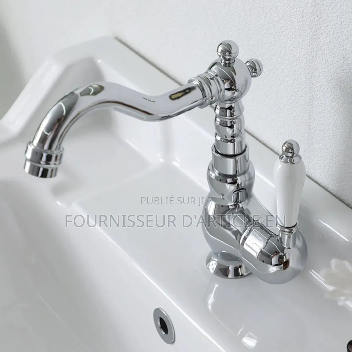 Robinet De Style Antique.