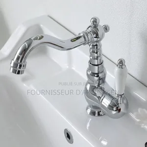 Robinet De Style Antique.