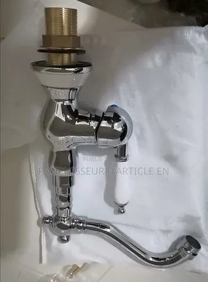 Robinet De Style Antique.