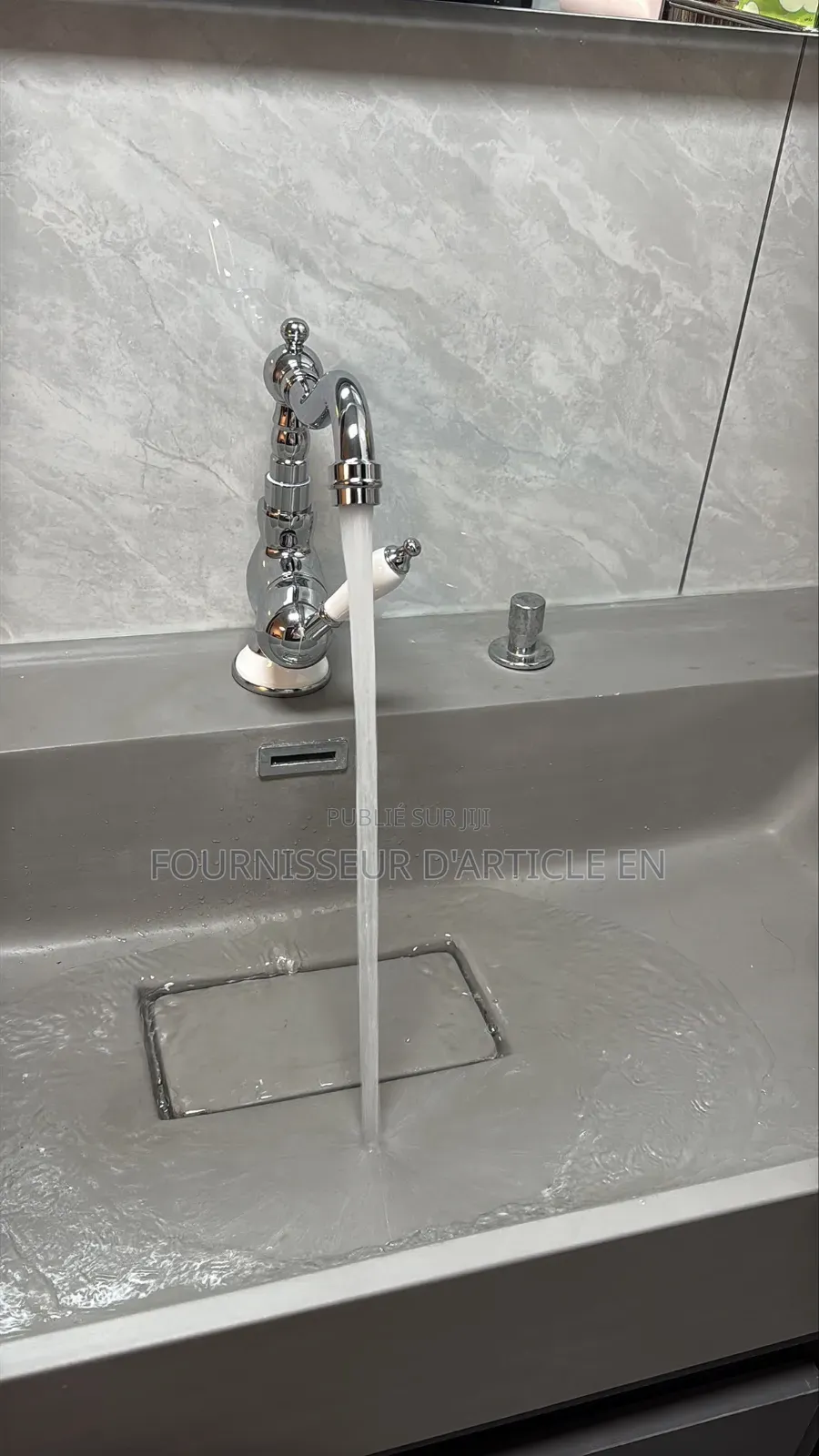 Robinet De Style Antique.