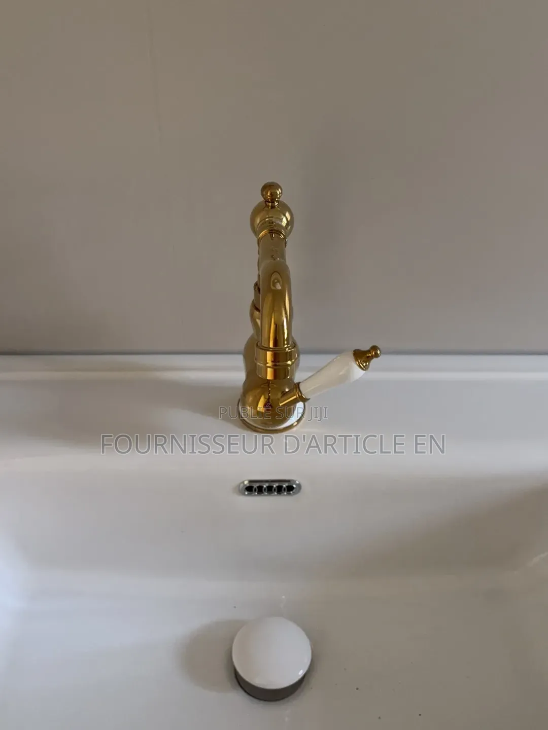 Robinet De Style Antique.