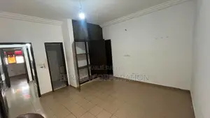 2chbre Appartement dans Beraka Corporation, Cocody à Louer