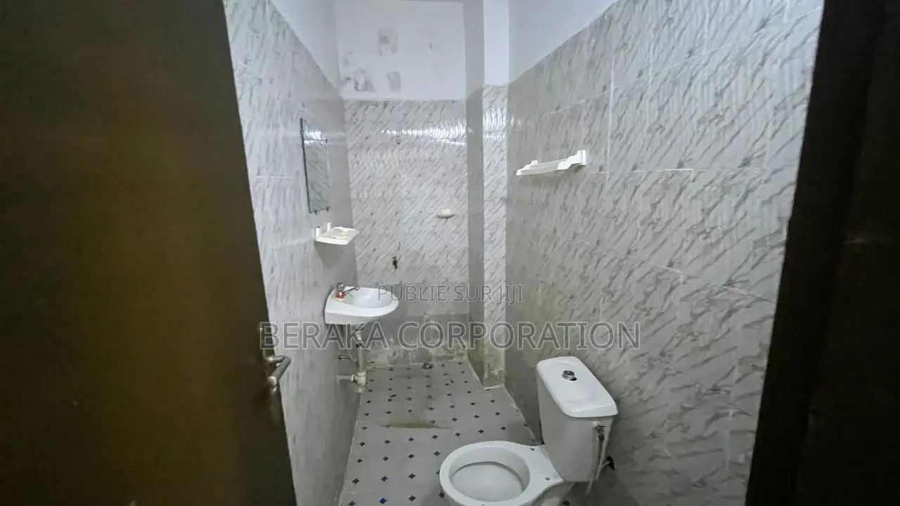 2chbre Appartement dans Beraka Corporation, Cocody à Louer