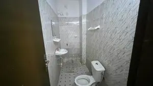 2chbre Appartement dans Beraka Corporation, Cocody à Louer