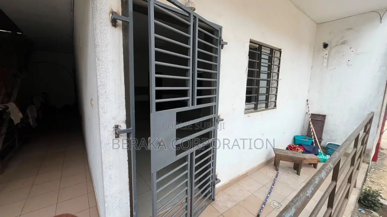 2chbre Appartement dans Beraka Corporation, Cocody à Louer