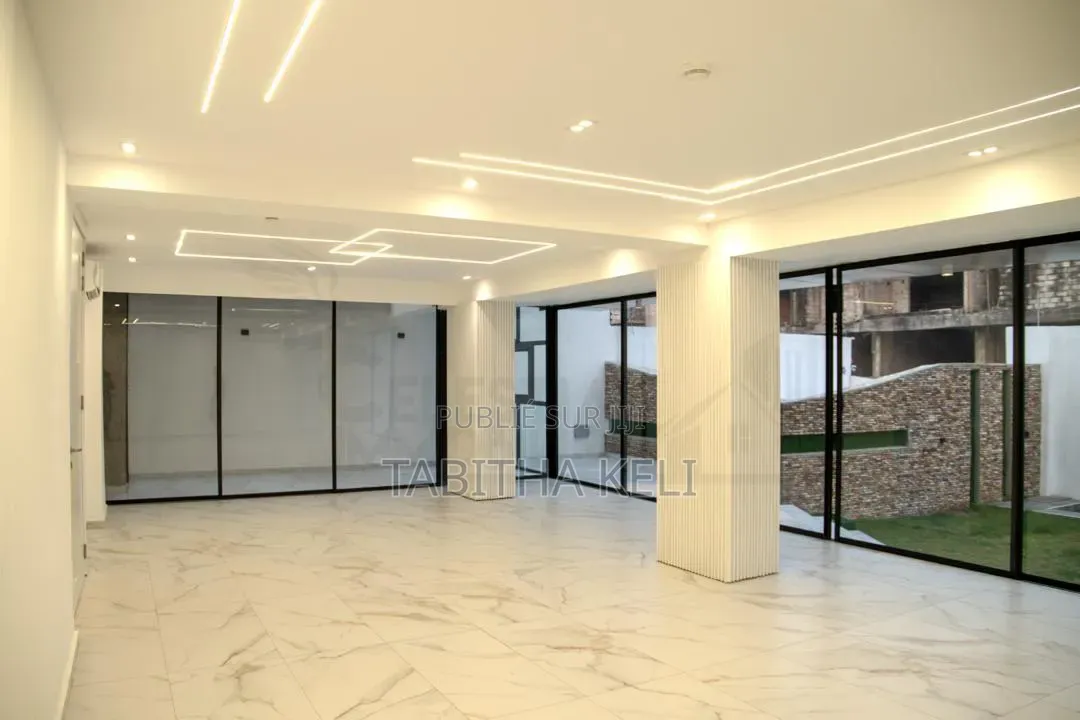 5chbre Duplex dans Cocody à Louer