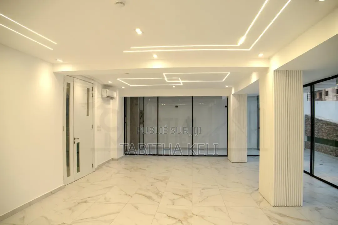 5chbre Duplex dans Cocody à Louer