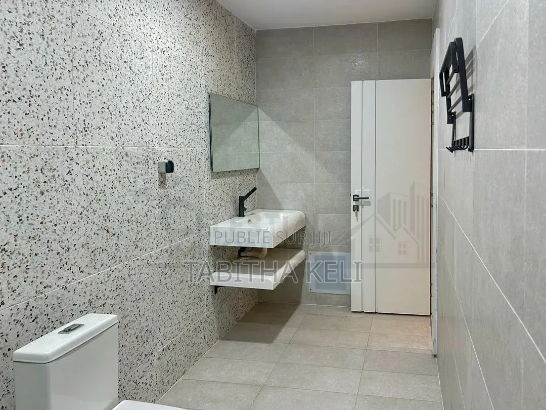 5chbre Duplex dans Cocody à Louer