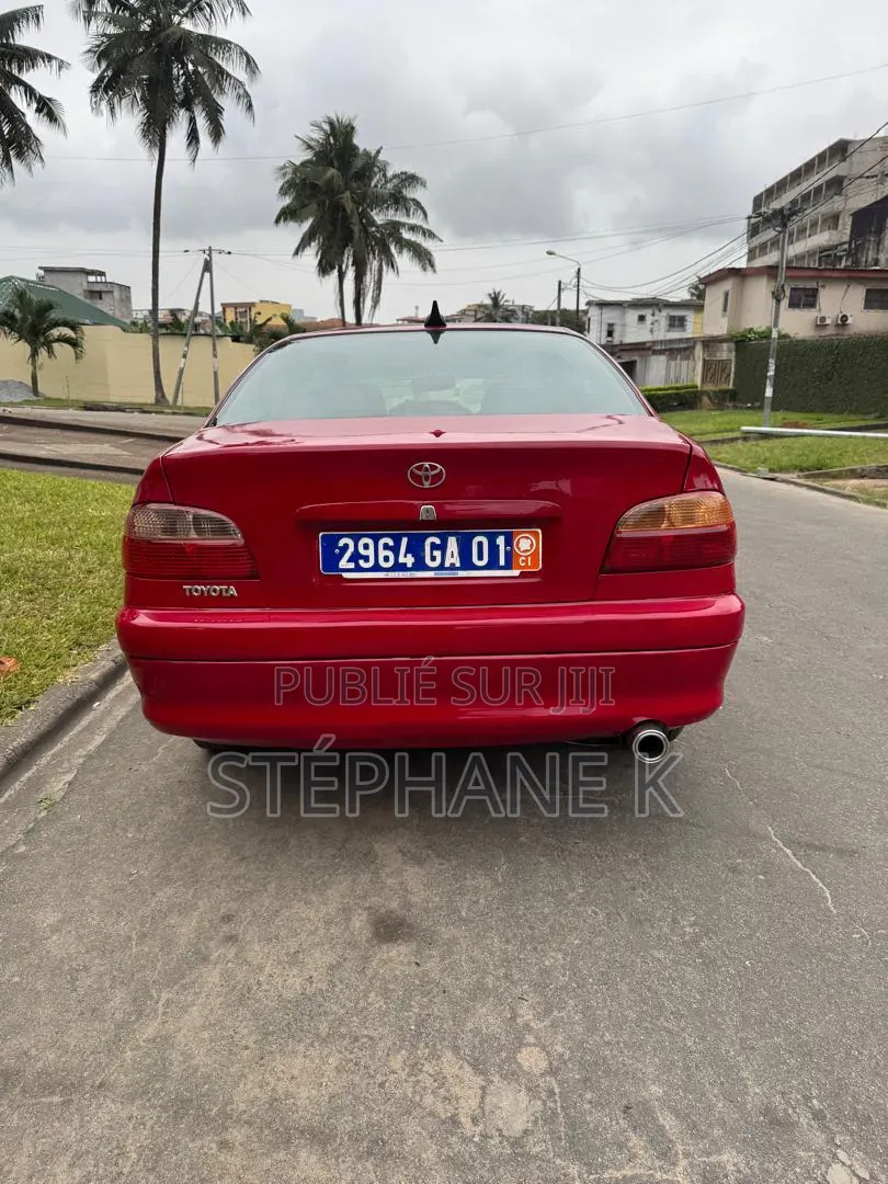 Toyota Avensis 2009 Rouge