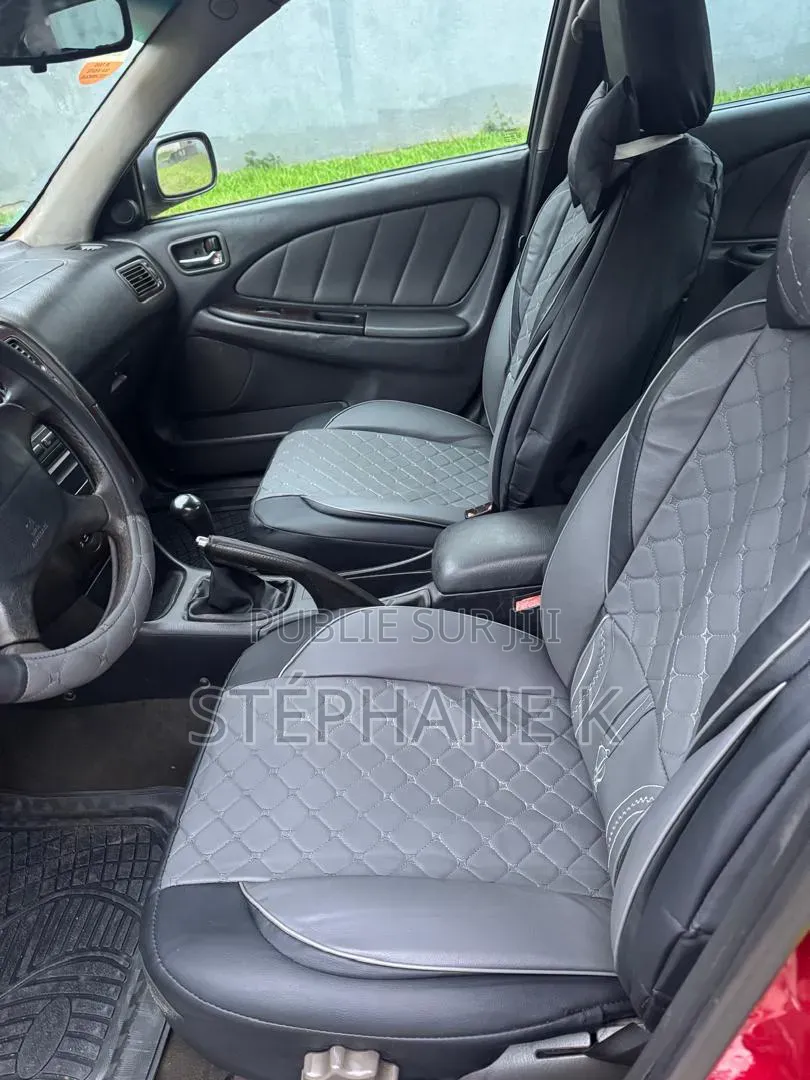 Toyota Avensis 2009 Rouge
