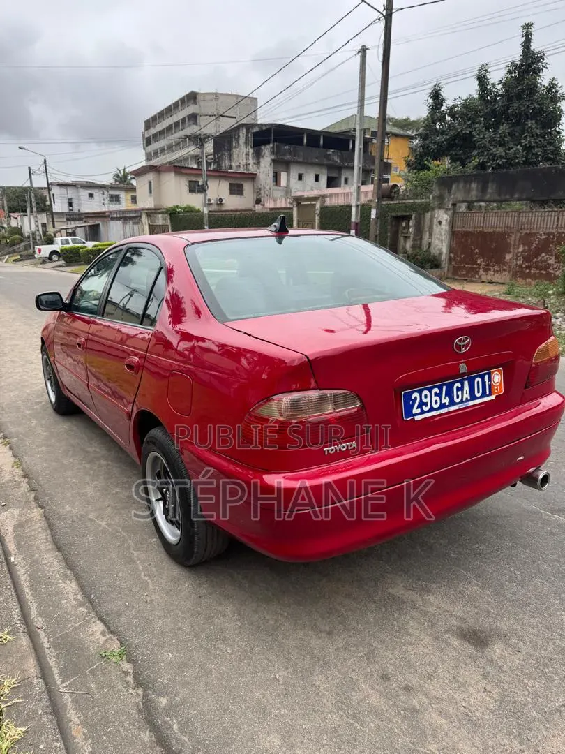 Toyota Avensis 2009 Rouge