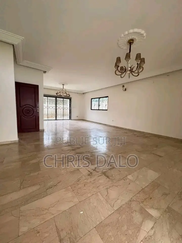 6chbre Duplex dans Achy, Cocody à Louer