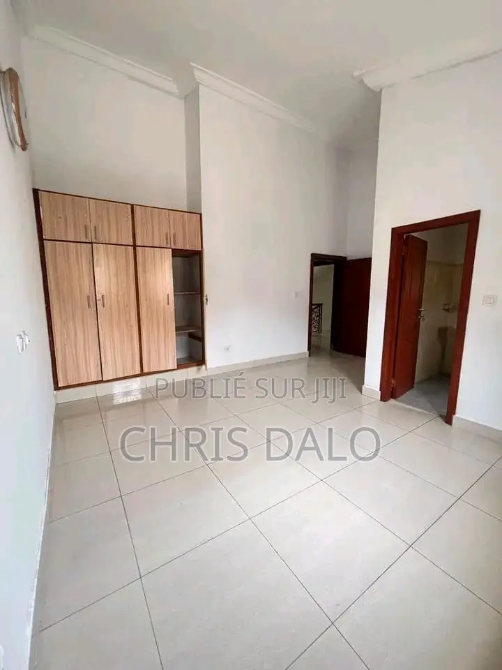 6chbre Duplex dans Achy, Cocody à Louer