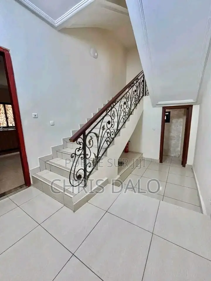 6chbre Duplex dans Achy, Cocody à Louer