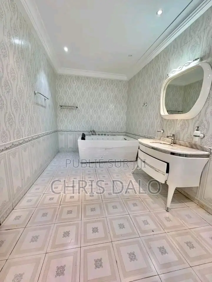 6chbre Duplex dans Achy, Cocody à Louer
