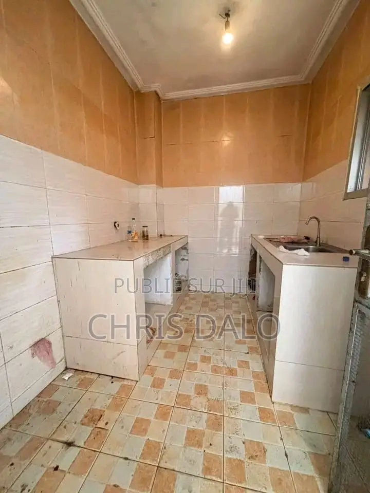 6chbre Duplex dans Achy, Cocody à Louer