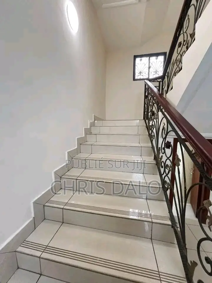 6chbre Duplex dans Achy, Cocody à Louer
