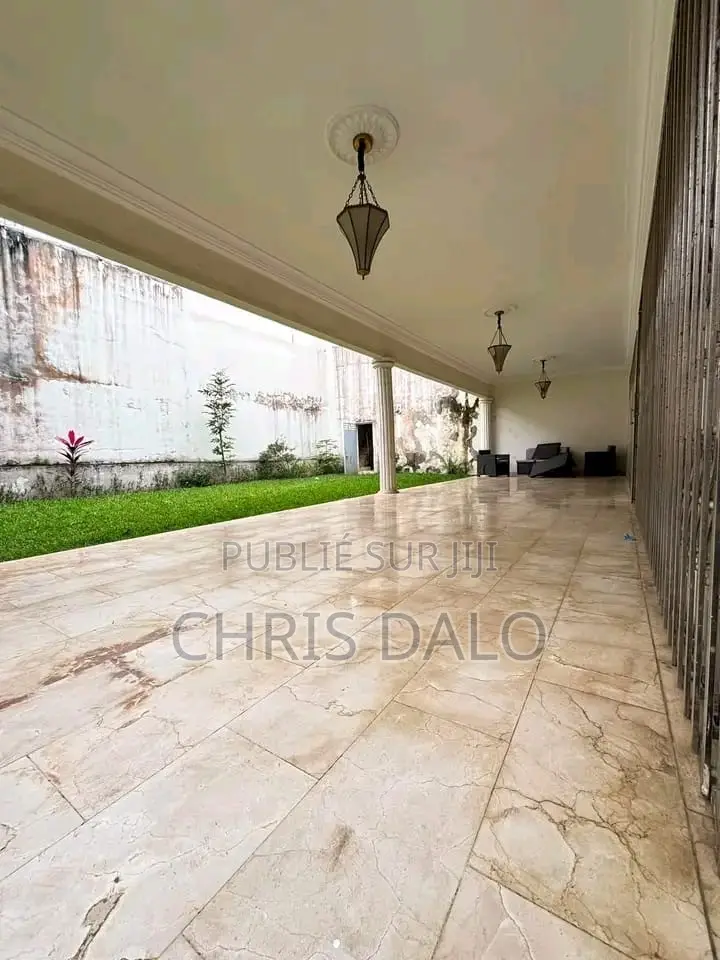 6chbre Duplex dans Achy, Cocody à Louer