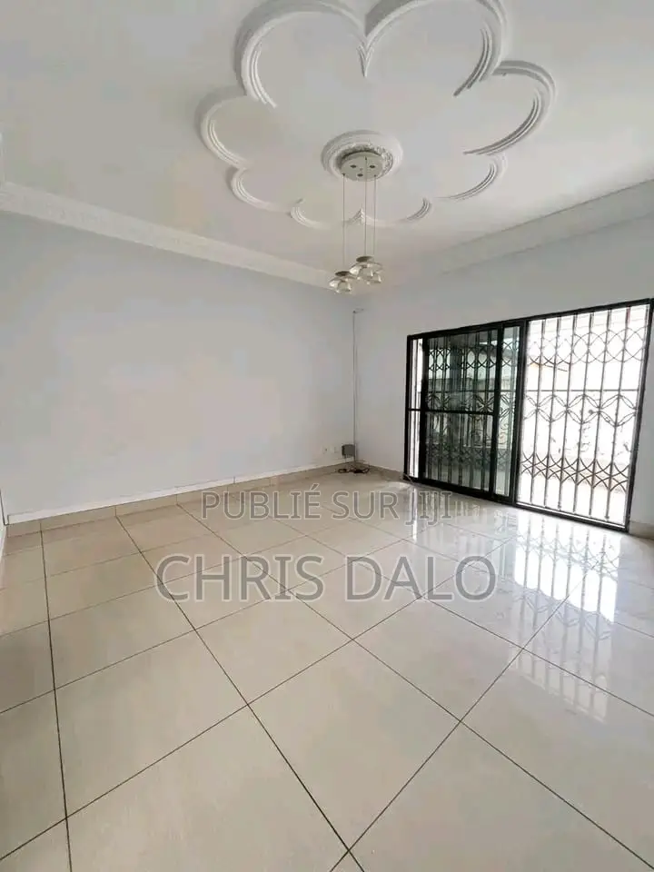 6chbre Duplex dans Achy, Cocody à Louer