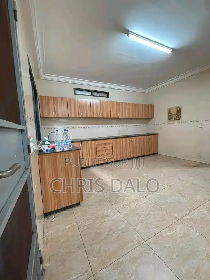 6chbre Duplex dans Achy, Cocody à Louer