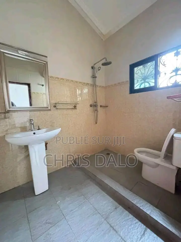 6chbre Duplex dans Achy, Cocody à Louer