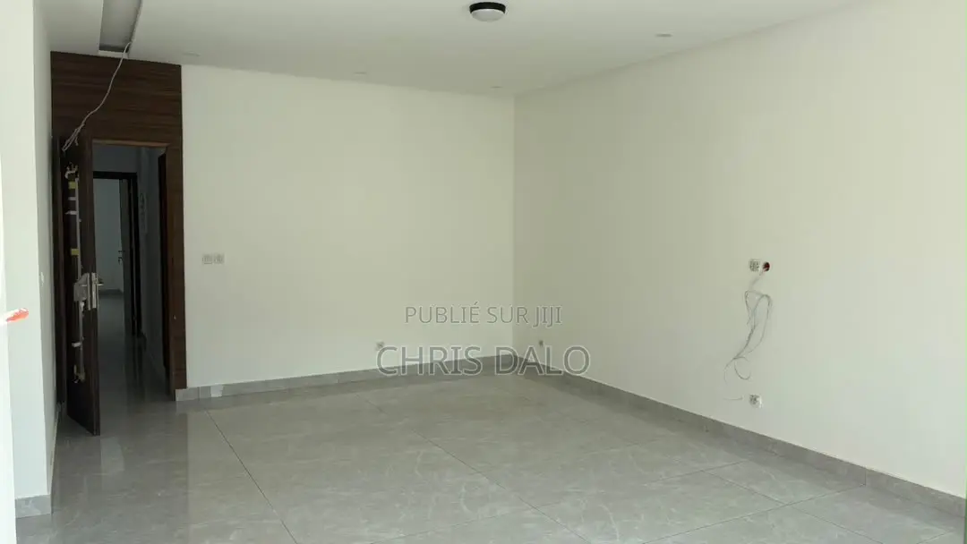 7chbre Duplex dans Sang, Cocody à Louer