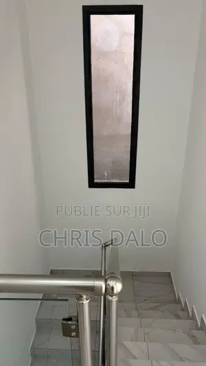 7chbre Duplex dans Sang, Cocody à Louer