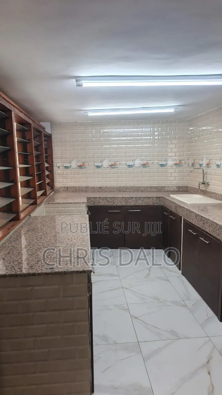 7chbre Duplex dans Sang, Cocody à Louer