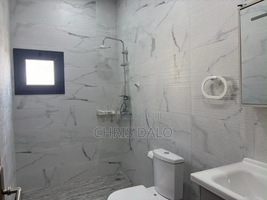 7chbre Duplex dans Sang, Cocody à Louer