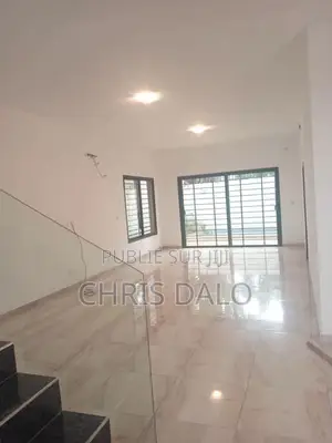 3chbre Duplex dans Sang, Cocody à Louer
