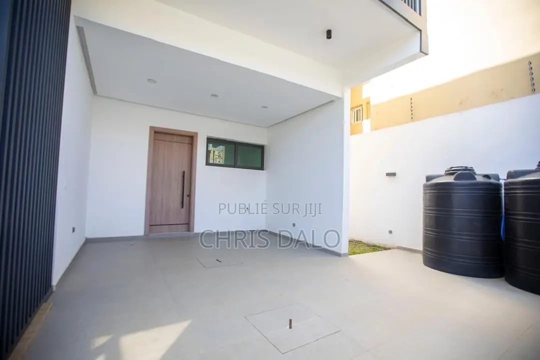 4chbre Duplex dans Hugues K, Bingerville à Vendre