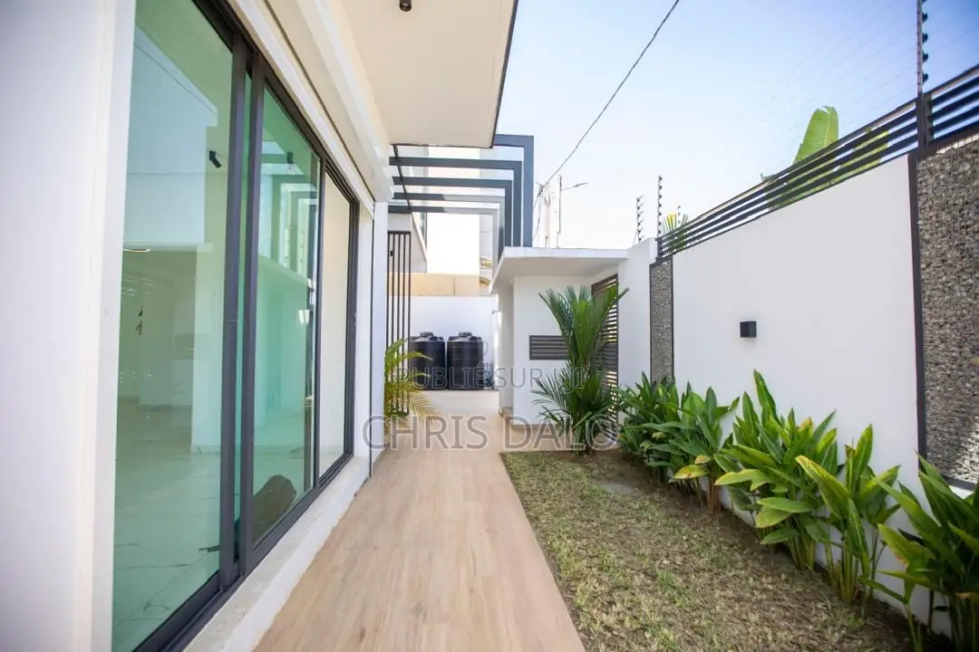 4chbre Duplex dans Hugues K, Bingerville à Vendre
