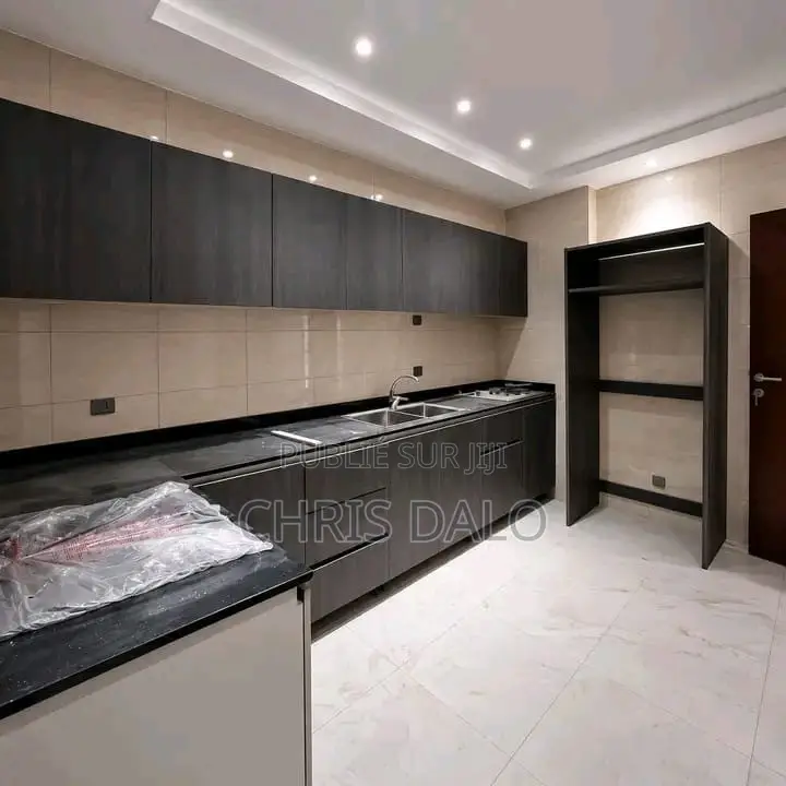 2chbre Appartement dans Achy, Cocody à Louer