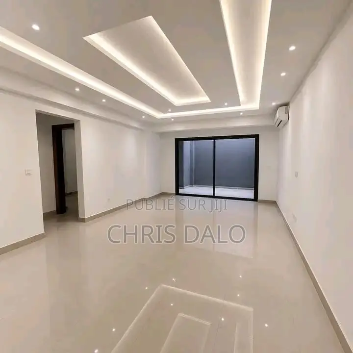 2chbre Appartement dans Achy, Cocody à Louer