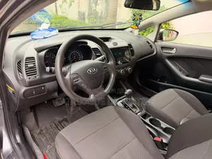 Kia Forte 2018 Gris
