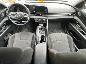 Hyundai Elantra SE 2023 Noir