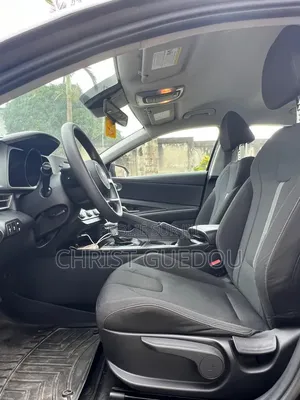 Hyundai Elantra SE 2023 Noir