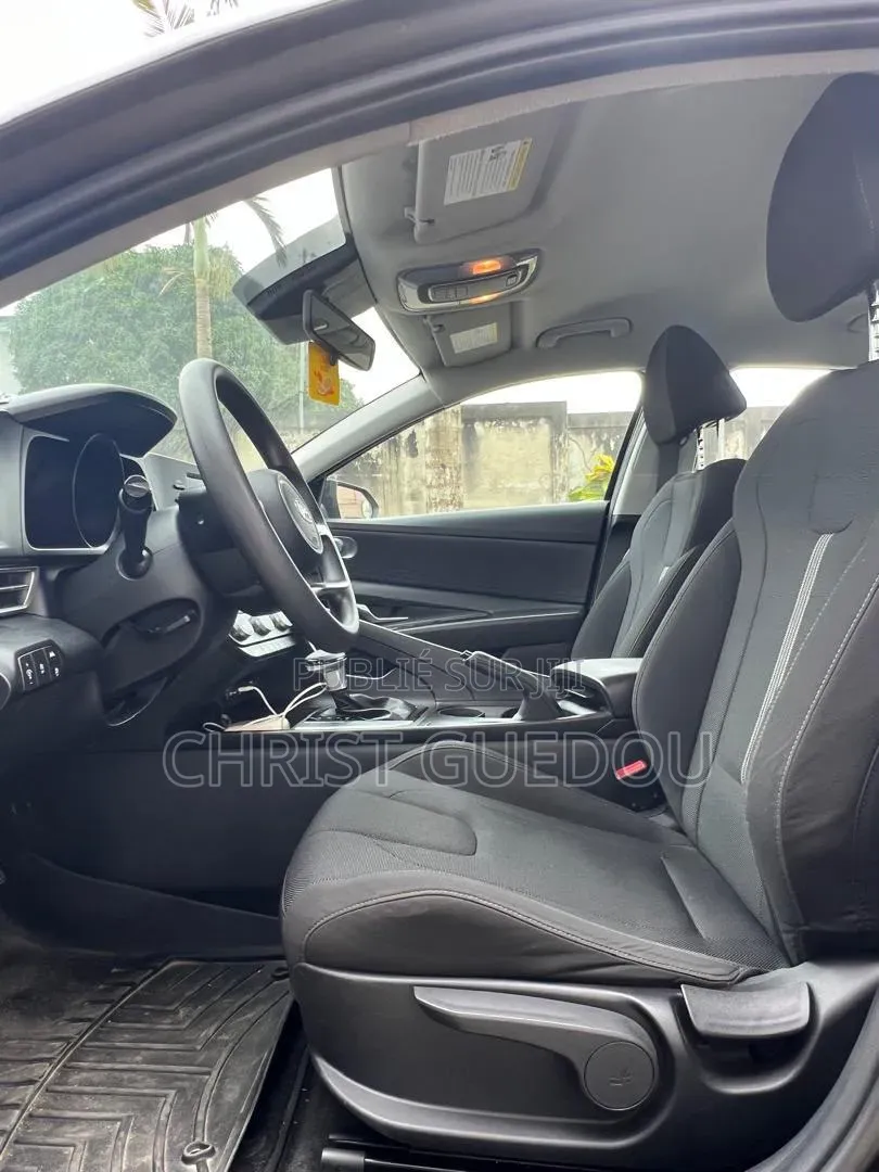 Hyundai Elantra SE 2023 Noir